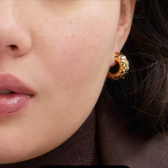 Coach Quilted Signature Chunky Hoop Earrings,nwt !! - Picture 2 of 4